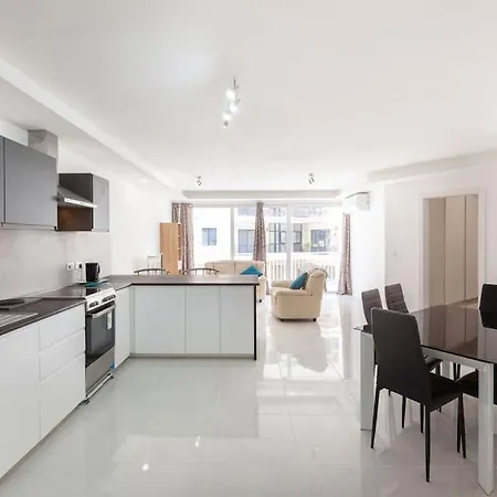 Apartment Spacious 2br In Qawra - Perfect For Families By 360 Estates